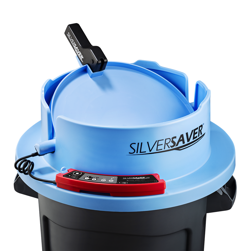 The SilverSaver 1000 sits atop a standard round 32 or 44-gallon trash container.  Metal Flatware of ANY type, including silver,18/10, 18/8, etc.